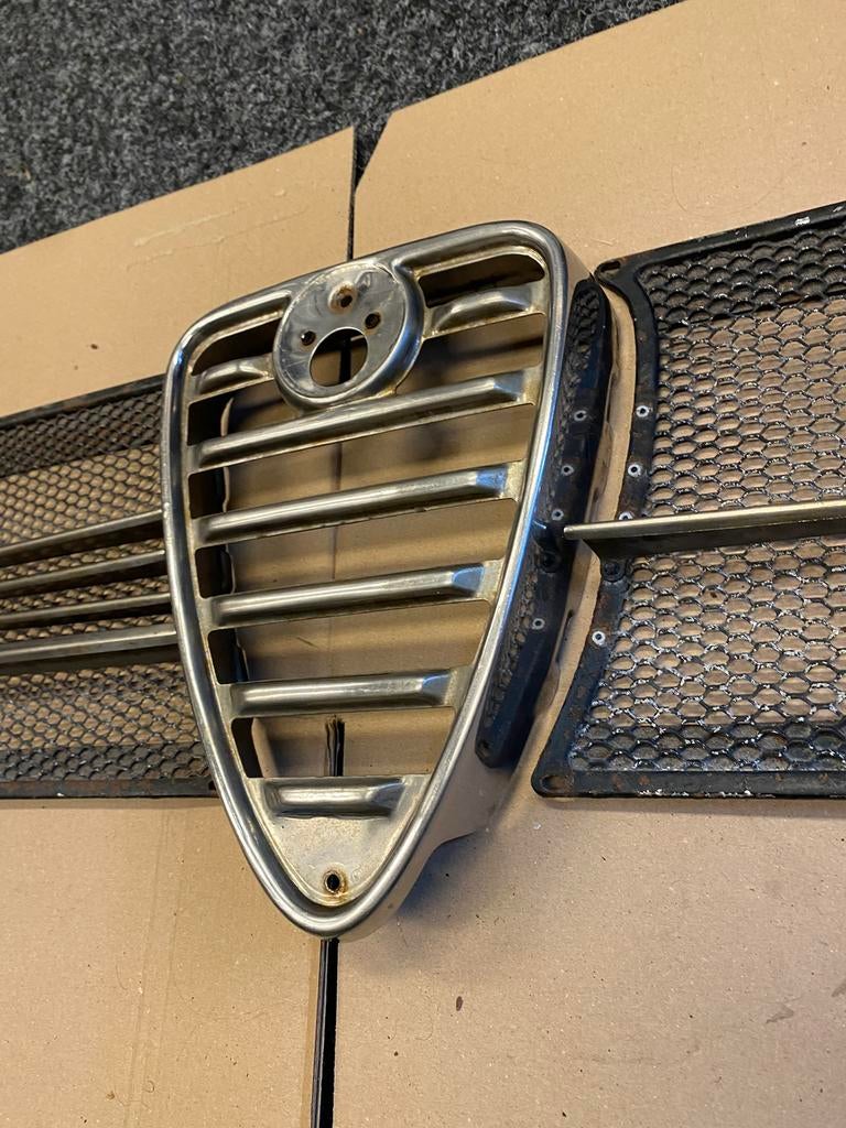 Grill  Alfa Romeo Giulia 105-serie ( SCHUUR VONDST), Gebruikt, Voor, Ophalen of Verzenden, Alfa Romeo