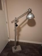 Vloerlamp met houten frame en metalen kap, Ophalen, Zo goed als nieuw, Hout, 150 tot 200 cm