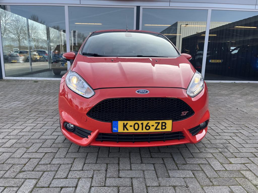 Ford Fiesta 1.6 ST2 Recaro / Parelmoer / Camera / Led / Clim, Voorwielaandrijving, 1596 cc, 1063 kg, Gebruikt