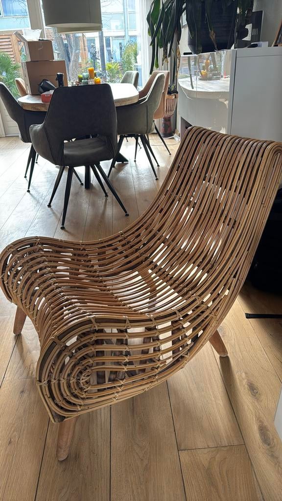 Rotan lounge stoel, Huis en Inrichting, Stoelen, Bruin, Riet of Rotan, Ophalen of Verzenden, Zo goed als nieuw