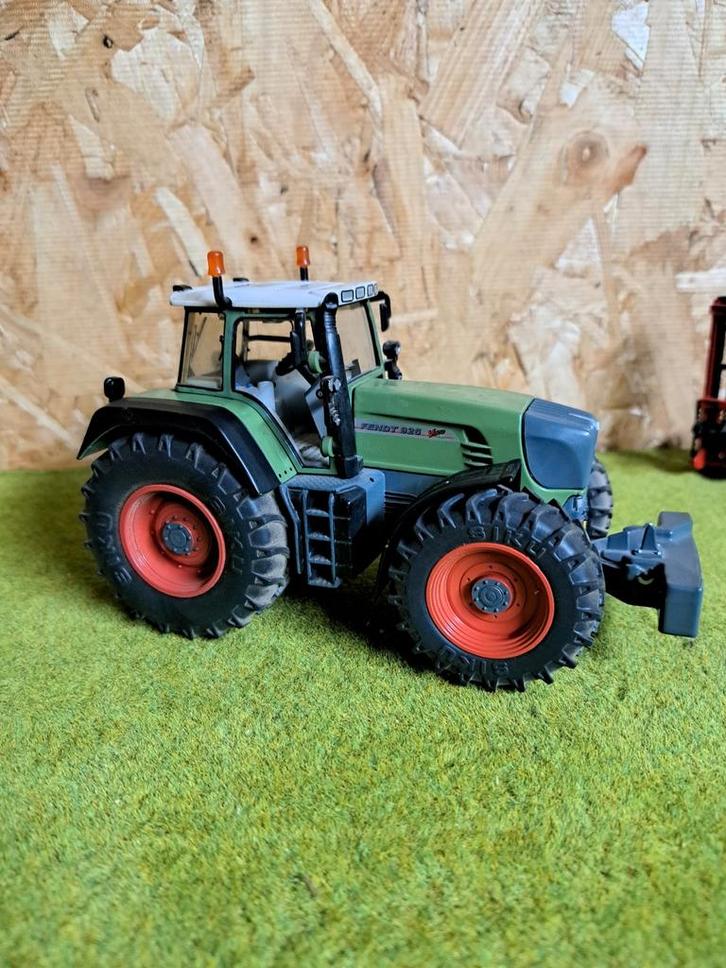 Fendt 926 Vario van Siku met stocknummer 4451, Hobby en Vrije tijd, Modelauto's | 1:32, Zo goed als nieuw, Tractor of Landbouw