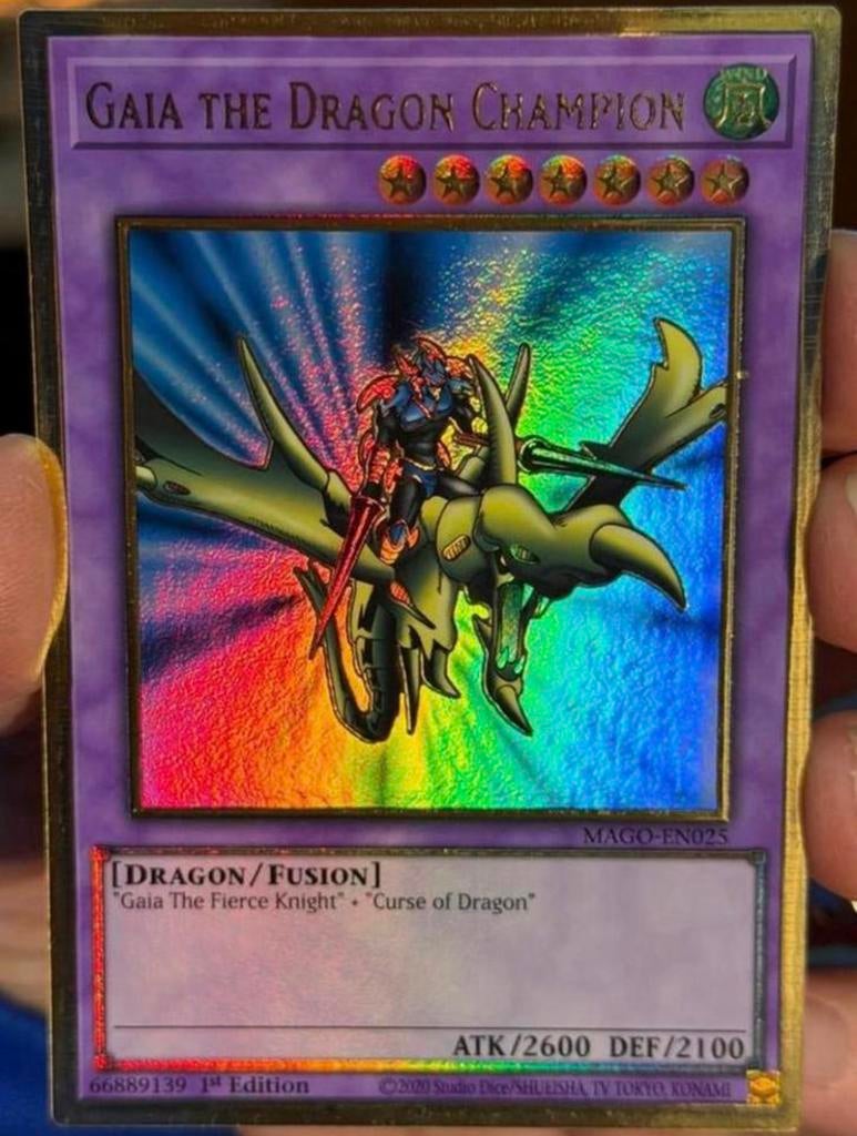 Yu-Gi-Oh! Gaia the Dragon Champion MAGO 1st Edition !, Ophalen of Verzenden, Zo goed als nieuw, Losse kaart, Foil