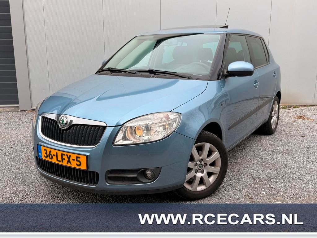Skoda Fabia 1.6-16V Sprint DSG Trekhaak Camera Schuifdak Cru, Stof, Gebruikt, Zwart, 4 cilinders