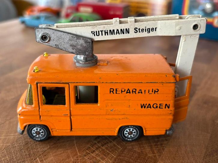 Siku Mercedes-Benz L 406 D - Ruthmann Steiger - W-Germany, Hobby en Vrije tijd, Modelauto's | Overige schalen, Zo goed als nieuw