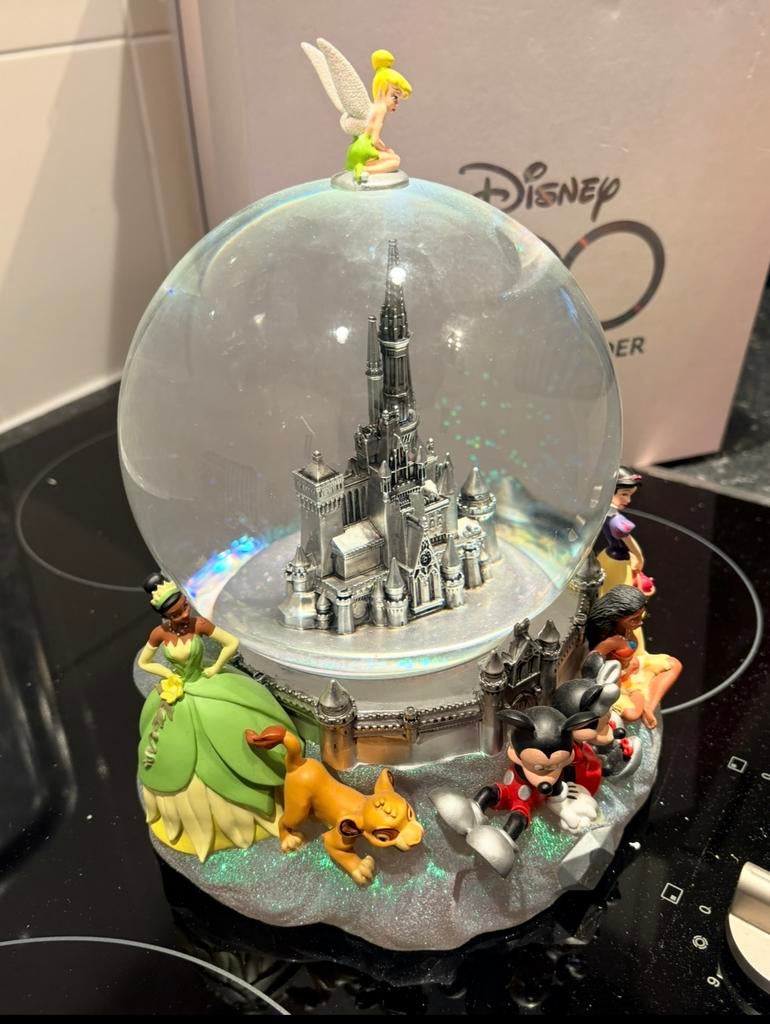 Disney 100 jaar snowglobe, Verzamelen, Disney, Zo goed als nieuw, Beeldje of Figuurtje, Ophalen