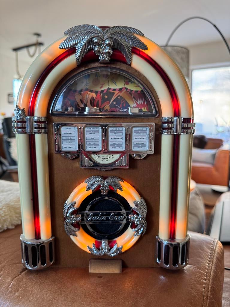 Jukebox radio., Verzamelen, Automaten | Jukeboxen, Ophalen of Verzenden, Zo goed als nieuw, 1970 tot heden, Overige merken