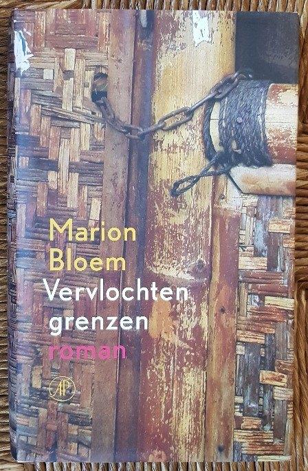 Vervlochten grenzen - Marion Bloem - hardcover - IZGST, Boeken, Ophalen of Verzenden, Zo goed als nieuw, Marion Bloem, Nederland