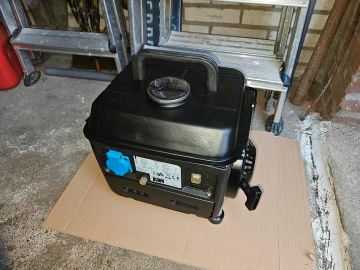 Aggregaat, 650w, 800watt max. Klein formaat, loopt goed., Doe-het-zelf en Verbouw, Overige Doe-het-zelf en Verbouw, Ophalen