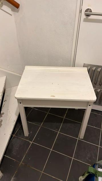 Gratis kinder bureau ikea beschikbaar voor biedingen