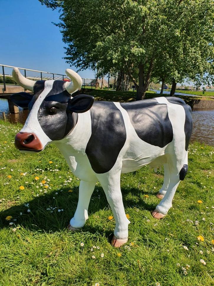 Grote koeien nu in de aanbieding, Tuin en Terras, Tuinbeelden, Nieuw, Dierenbeeld, Kunststof, Ophalen