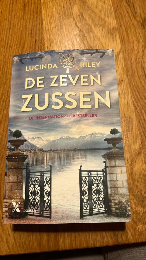 Lucinda Riley - De zeven zussen, Boeken, Literatuur, Zo goed als nieuw, Nederland, Ophalen of Verzenden