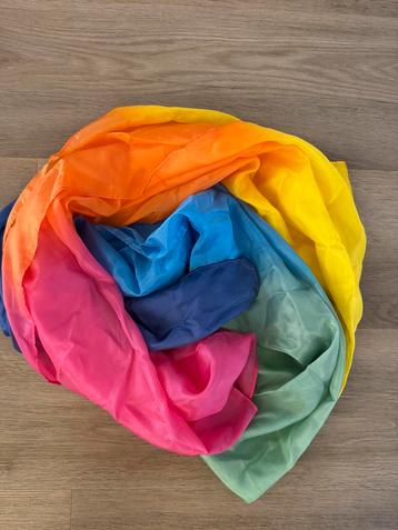 Sarah's Silks Speelzijde large regenboog beschikbaar voor biedingen