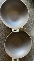 Gietijzer wok 2 stuks, Huis en Inrichting, Keuken | Potten en Pannen, Gebruikt, Ophalen of Verzenden