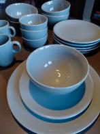 Grijsgroen servies, borden - kommen - bekers, Huis en Inrichting, Keuken | Servies, Ophalen, Gebruikt, Keramiek, Effen