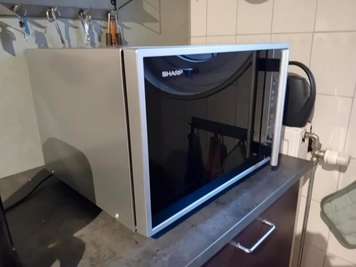 sharp, Witgoed en Apparatuur, Magnetrons, Zo goed als nieuw, Ophalen of Verzenden