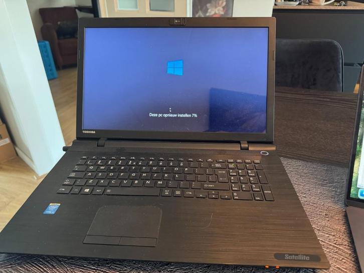 TOSHIBA laptop 17 inch, Computers en Software, Windows Laptops, Gebruikt, 17 inch of meer, HDD, 2 tot 3 Ghz, 4 GB, Qwerty, Met videokaart