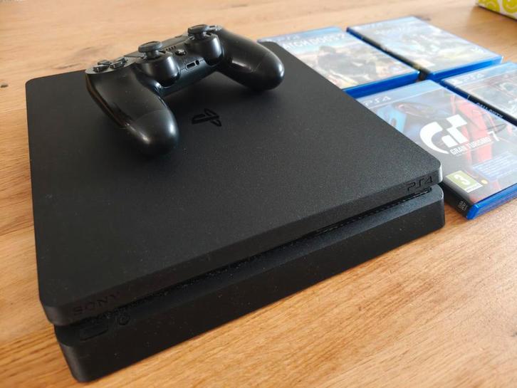 PlayStation 4 Slim met controller en 4 games, Spelcomputers en Games, Spelcomputers | Sony PlayStation 4, Gebruikt, Slim, Met 1 controller