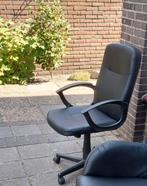 Draaistoel met poef en een  draai bureau stoel, Huis en Inrichting, Fauteuils, Ophalen, Zo goed als nieuw, 50 tot 75 cm