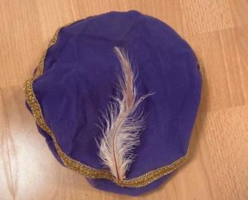 Paarse Sinterklaas mijter beschikbaar voor biedingen