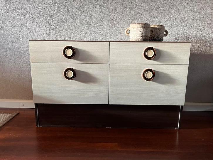 Mooi mid century kastje, in bruin/beige kleur, Huis en Inrichting, Kasten | Dressoirs, 50 tot 100 cm, 25 tot 50 cm, Met lade(s)