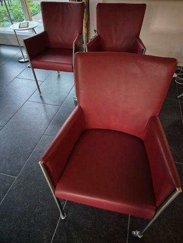 Eetkamer stoelen  met wieltjes (4) beschikbaar voor biedingen