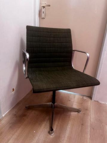 Eames hopsak  EA 107 door Herman Miller beschikbaar voor biedingen