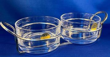 2 kristallen schaaltjes in verzilverde houder beschikbaar voor biedingen