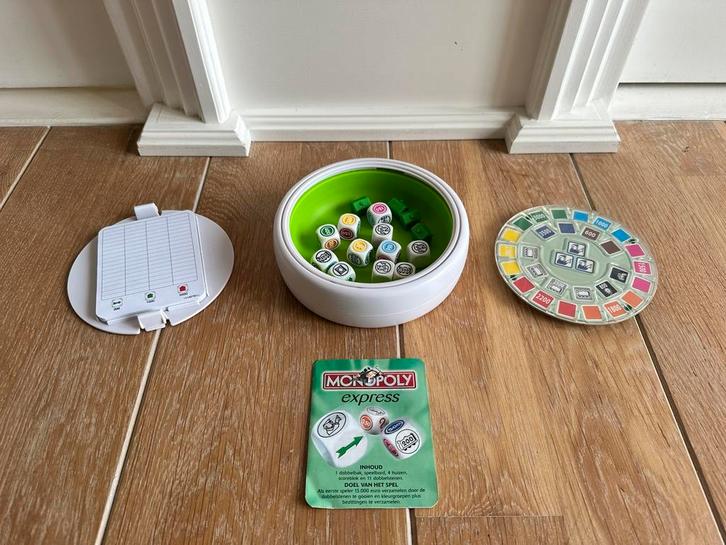 Monopoly express strategischspel van Parker in kunststof box, Hobby en Vrije tijd, Gezelschapsspellen | Bordspellen, Zo goed als nieuw