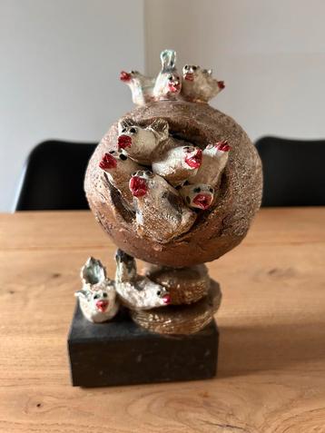 Bijzonder beeld Bird Family beschikbaar voor biedingen