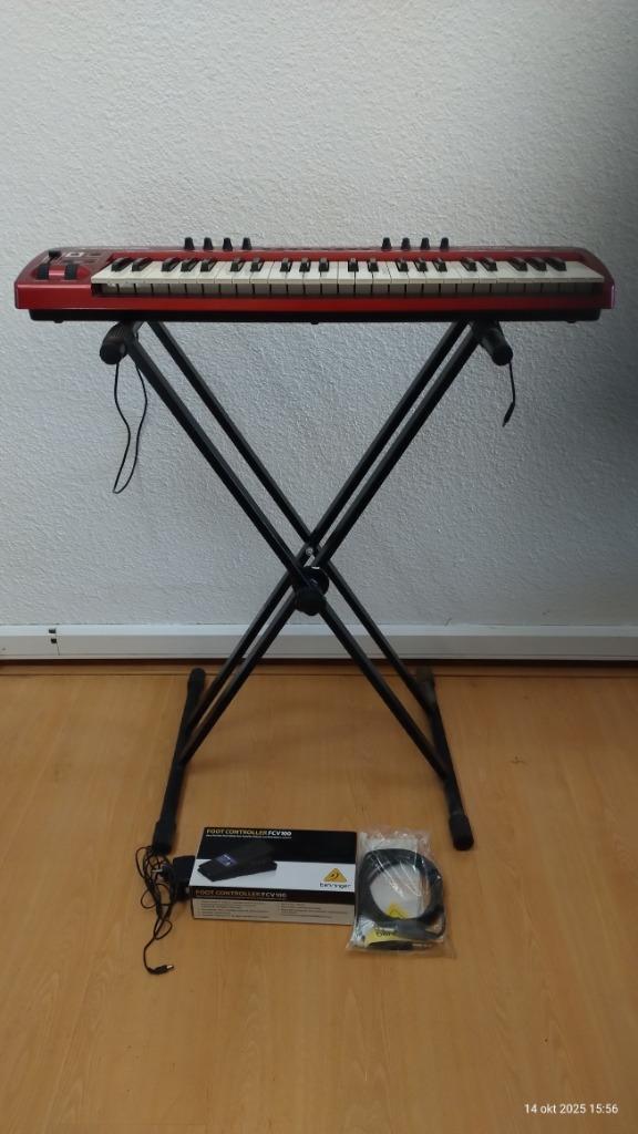 MIDI over USB keyboard, Muziek en Instrumenten, Keyboards, Zo goed als nieuw, 49 toetsen, Overige merken, Aanslaggevoelig, Met standaard
