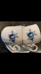 2x D.E. KOFFIE KOPJES MET BLAUW ROOSJE  - ROSITA - VINTAGE, Ophalen of Verzenden, Nieuw, Porselein, Kop en/of schotel