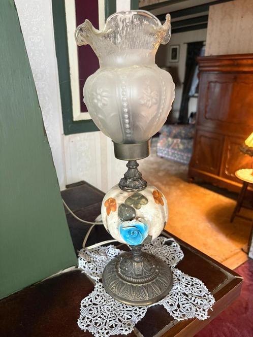Oude Olielamp omgebouwd tot Elektrische Lamp met Bloemmotief, Antiek en Kunst, Antiek | Lampen, Ophalen