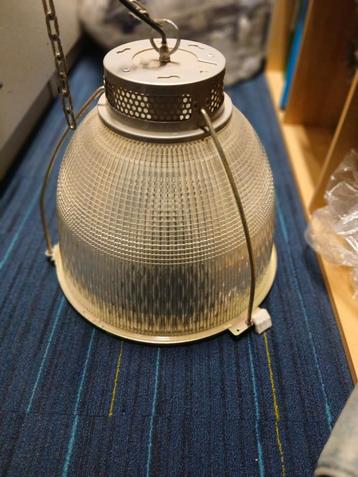 Industriële lamp beschikbaar voor biedingen