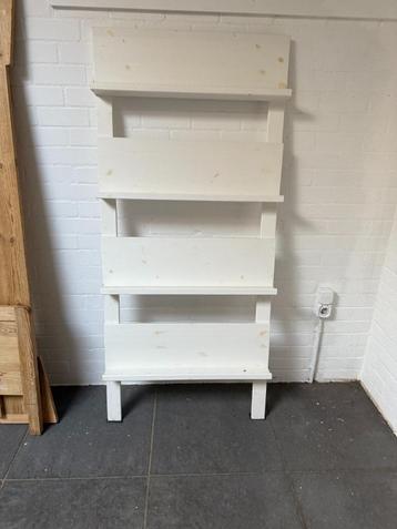 Standaard voor boeken - display beschikbaar voor biedingen