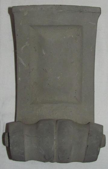 Zwaar betonnen wandornament met krul / console voor muur beschikbaar voor biedingen