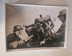 Originele WWII foto/postkaart - Het laden van de 88cm Flak, Ophalen of Verzenden, Duitsland, Foto of Poster