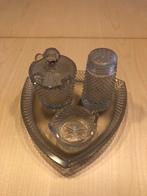 Glazen set: plateau, schaaltjes en strooibusje, Ophalen of Verzenden