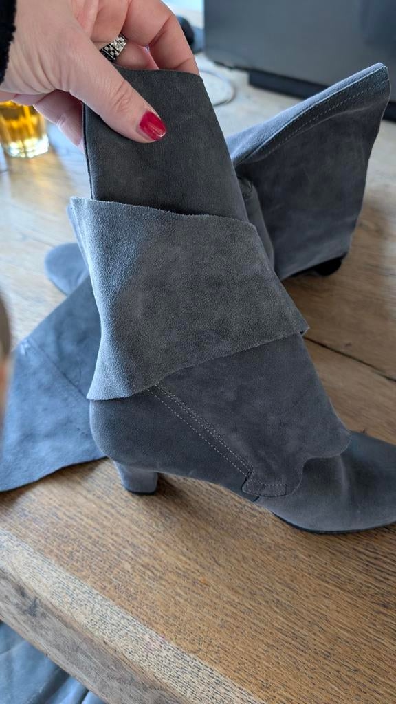 Fred de la Bretonière suede wikkellaarsjes maat 37, Kleding | Dames, Schoenen, Ophalen of Verzenden, Zo goed als nieuw, Grijs