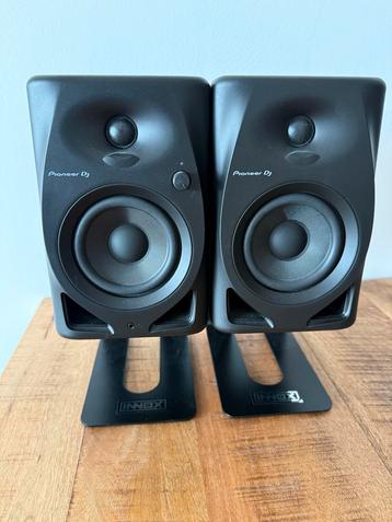 Pioneer DM-40D set met Innox IVA MON C1 statieven beschikbaar voor biedingen