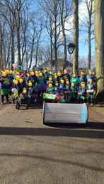Carnavalskleding grote groep, Ophalen, Gedragen