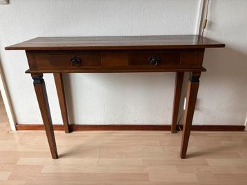 Mooie teakhouten side table beschikbaar voor biedingen