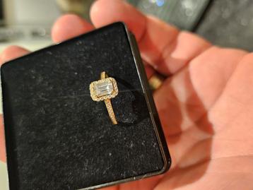 Gouden ring 18 karaat  beschikbaar voor biedingen