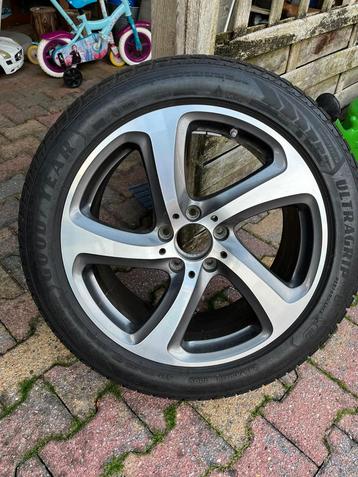 Mercedes Winterbanden op velg 245/45R18 - E/C Klasse beschikbaar voor biedingen