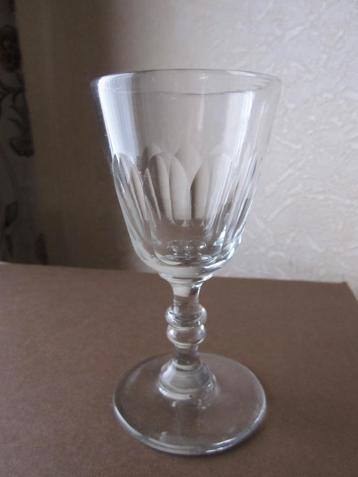 Een antiek Baccarat kristal aperitief glas - stam met dubbel beschikbaar voor biedingen