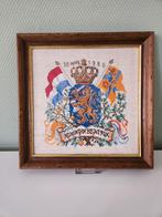 Ingelijst borduurwerk koningshuis - 30 April 1980, Ophalen of Verzenden, Gebruikt, Nederland, Overige typen