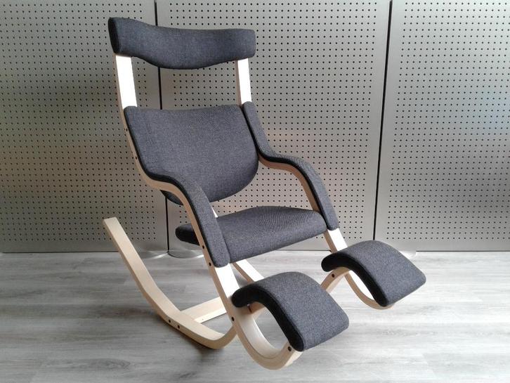 Variér (Stokke) Gravity (Antraciet), Nieuw!, Huis en Inrichting, Fauteuils, Nieuw, Hout, Metaal, Stof, Overige materialen, 50 tot 75 cm