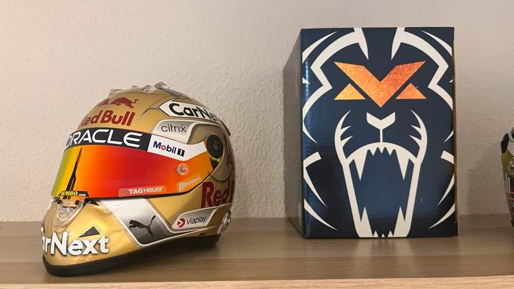 Max Verstappen World Champion 2022 Helm 1:2, Verzamelen, Automerken, Motoren en Formule 1, Zo goed als nieuw, Formule 1, Ophalen of Verzenden
