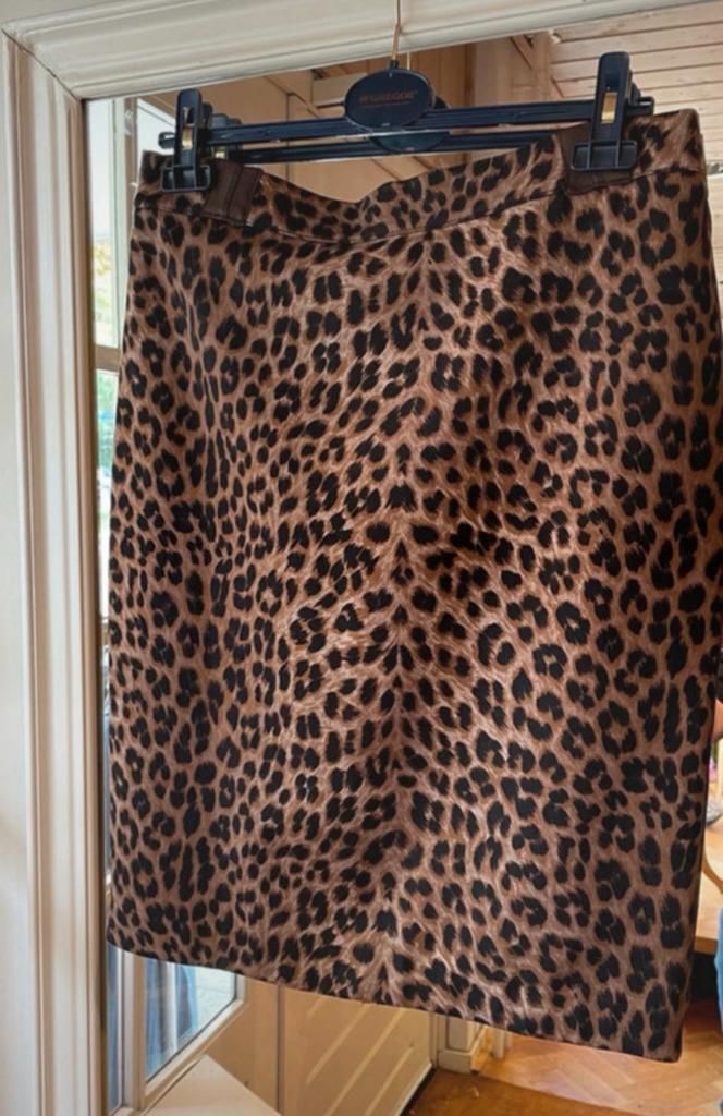 Wollen rok santandrea maat 38/40, Kleding | Dames, Rokken, Zo goed als nieuw, Maat 38/40 (M), Bruin, Knielengte, Ophalen of Verzenden