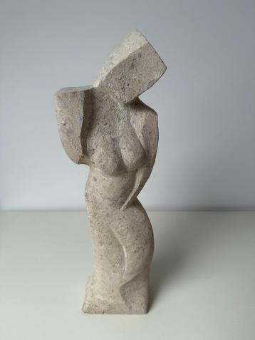 Beeld vrouwen torso beschikbaar voor biedingen