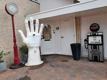 Zeer grote Hand 235cm met verlichting en bewegingsmelder beschikbaar voor biedingen